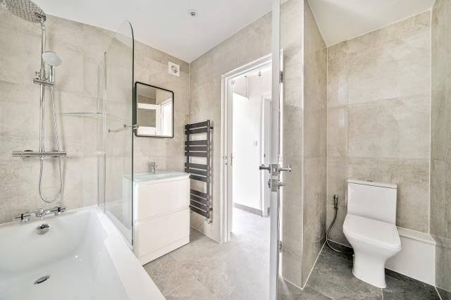 Property photo 2 of 19 Bathroom