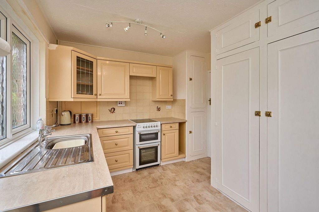 Property photo 3 of 12