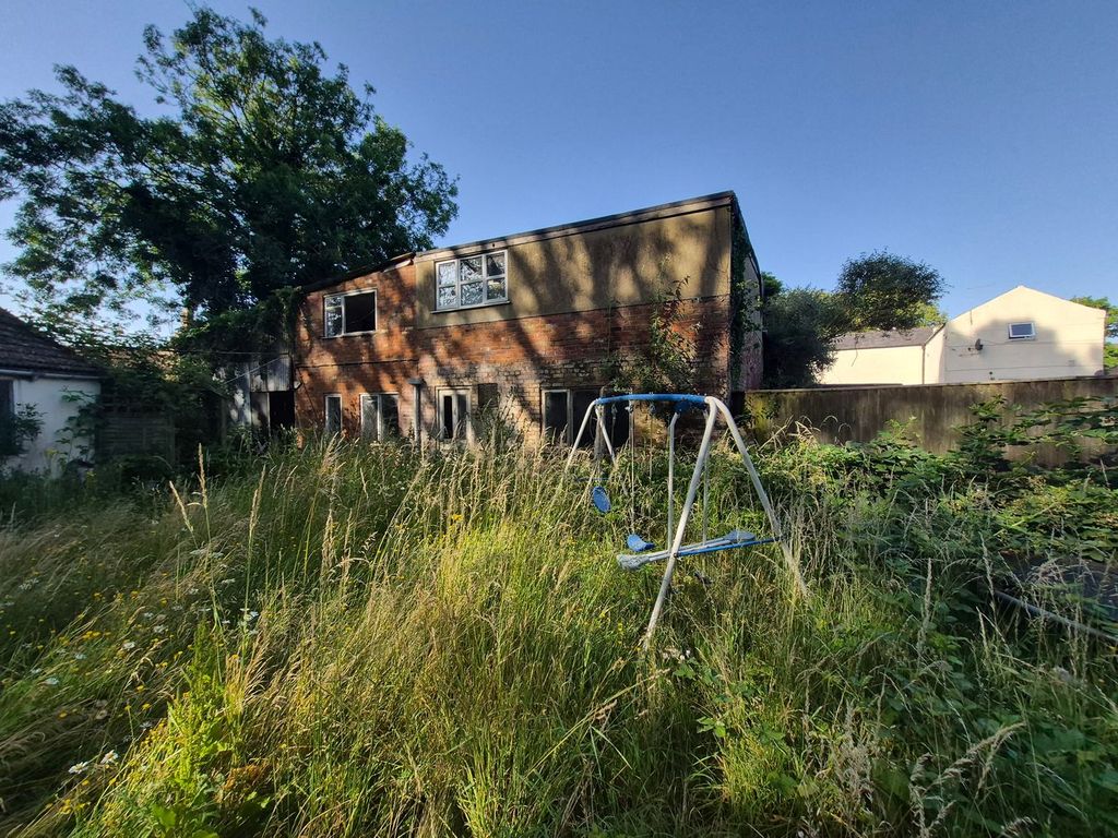 Property photo 2 of 10
