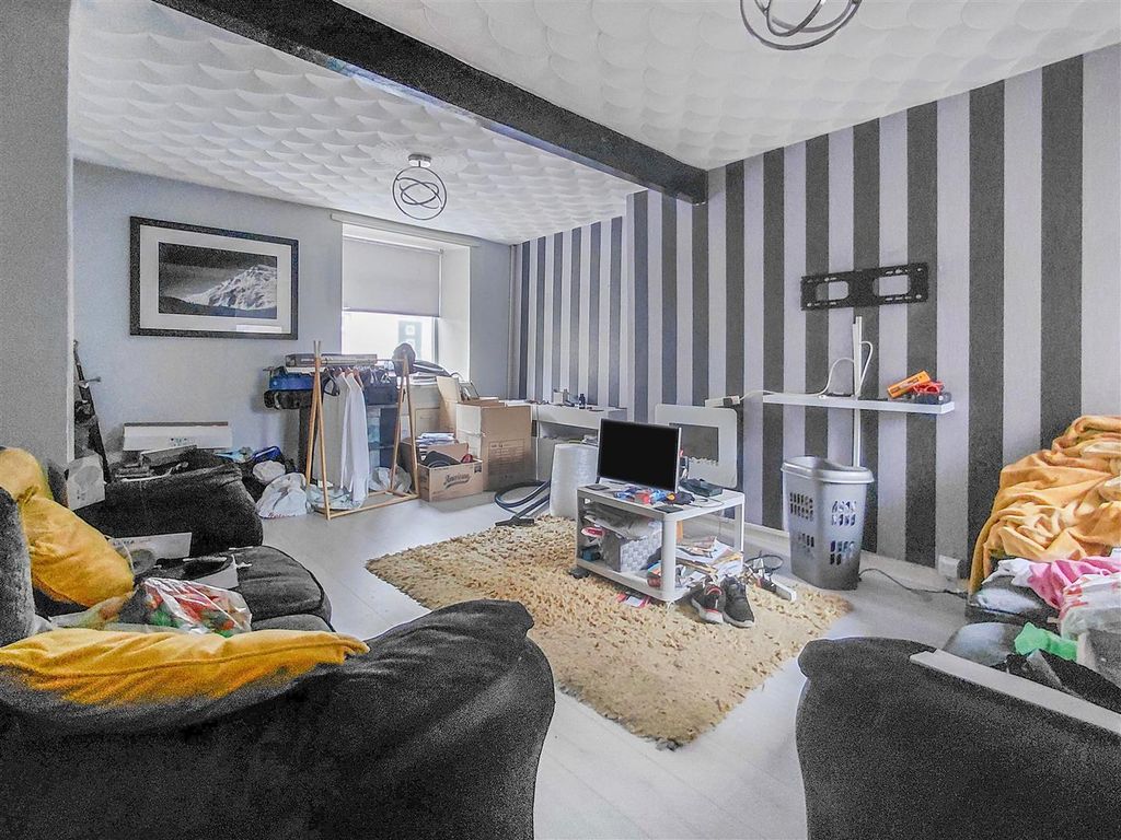 Property photo 3 of 14 24-03-2026__16-59-59_Front_Room_3.Kq5Mj.Jpg