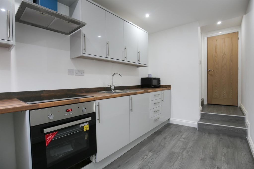 Property photo 3 of 17 Mgxrpbyaikshvkedbml3HQ.Jpg