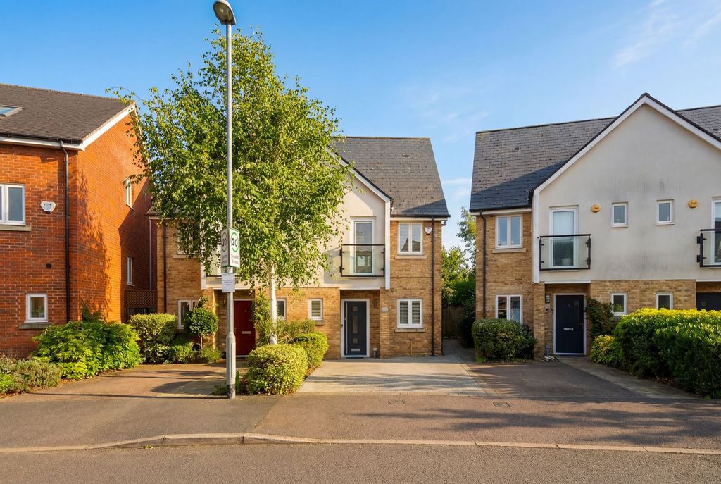 Property photo 1 of 23 Parkview Way, Epsom - Kt19 8Fa