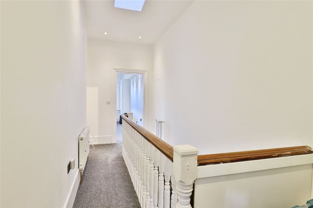 Property photo 2 of 11 Picture No. 30