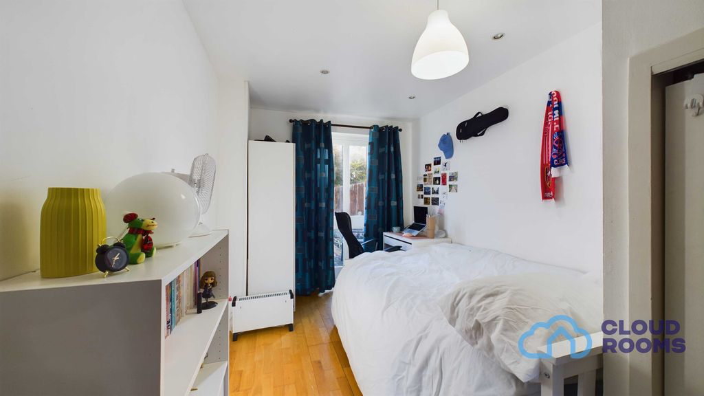 Property photo 2 of 12