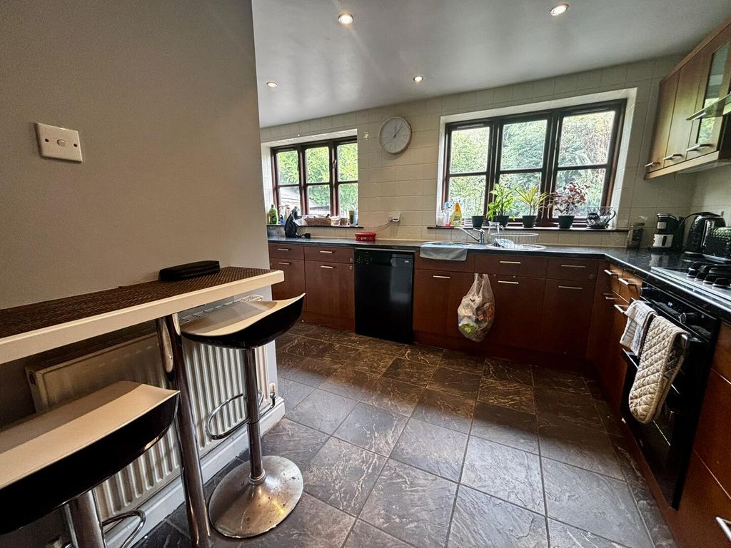 Property photo 3 of 16 Kitchen