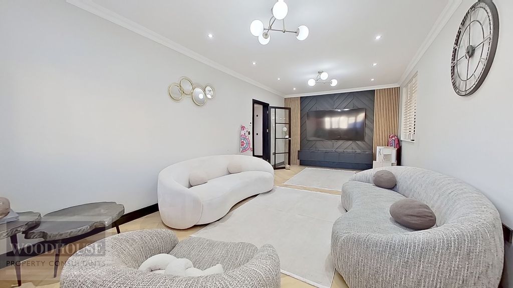 Property photo 3 of 32