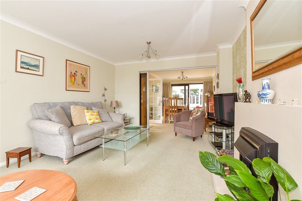 Property photo 1 of 16 Lounge