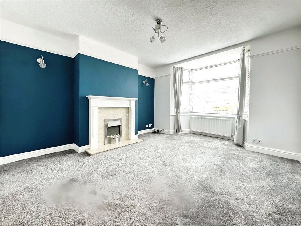 Property photo 3 of 14 Living Room