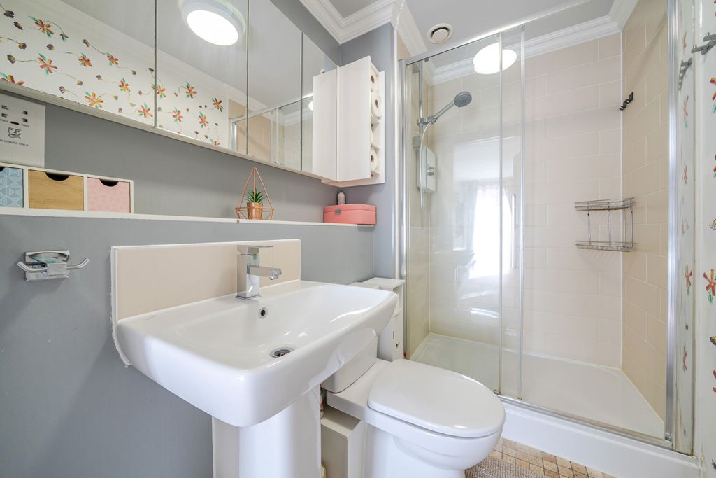 Additional image 8 of 2 bed flat for saleOakes Crescent, Dartford, Kent DA1