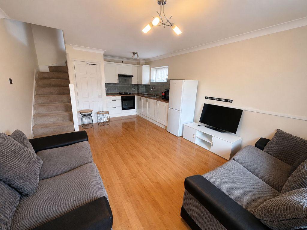 Property photo 3 of 7 Loxley Court Rm3