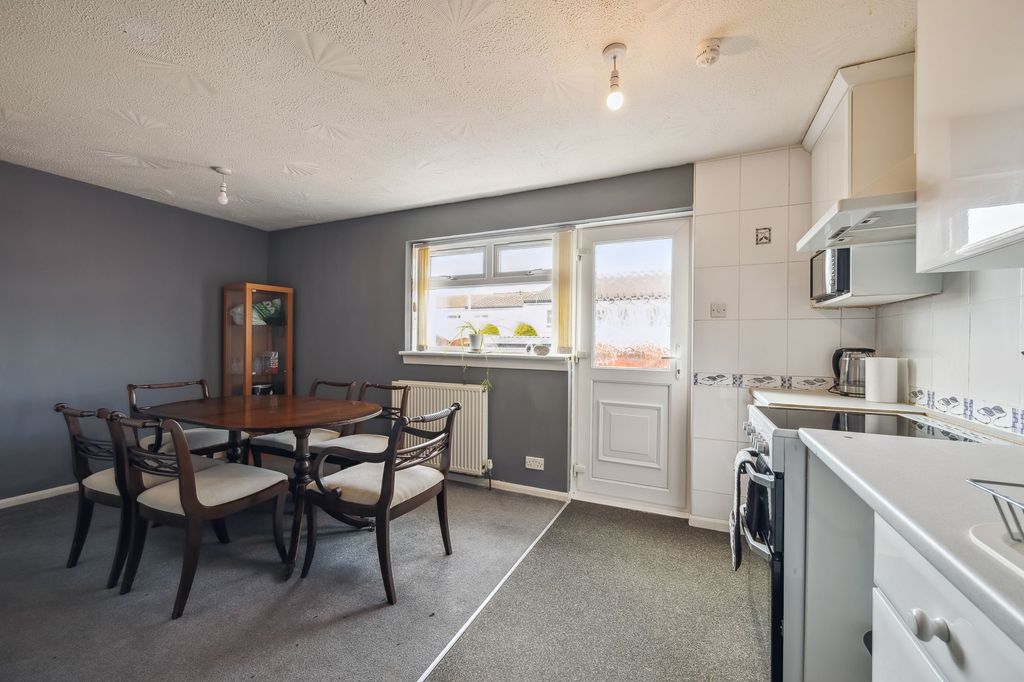 Property photo 2 of 16 Kitchen / Dining Area