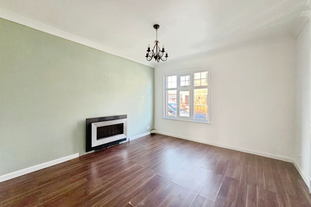 Property photo 3 of 9 4528707