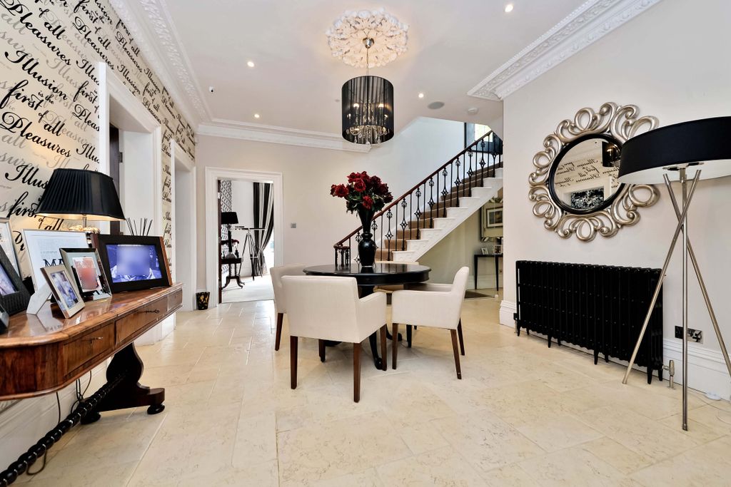 Property photo 2 of 60