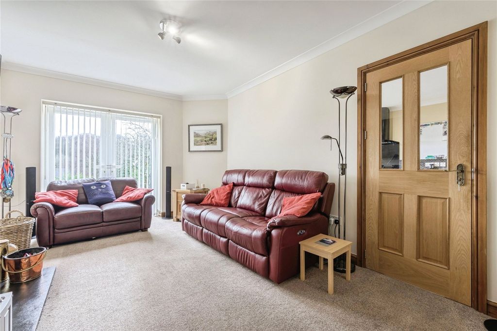 Property photo 2 of 28 Picture No. 31