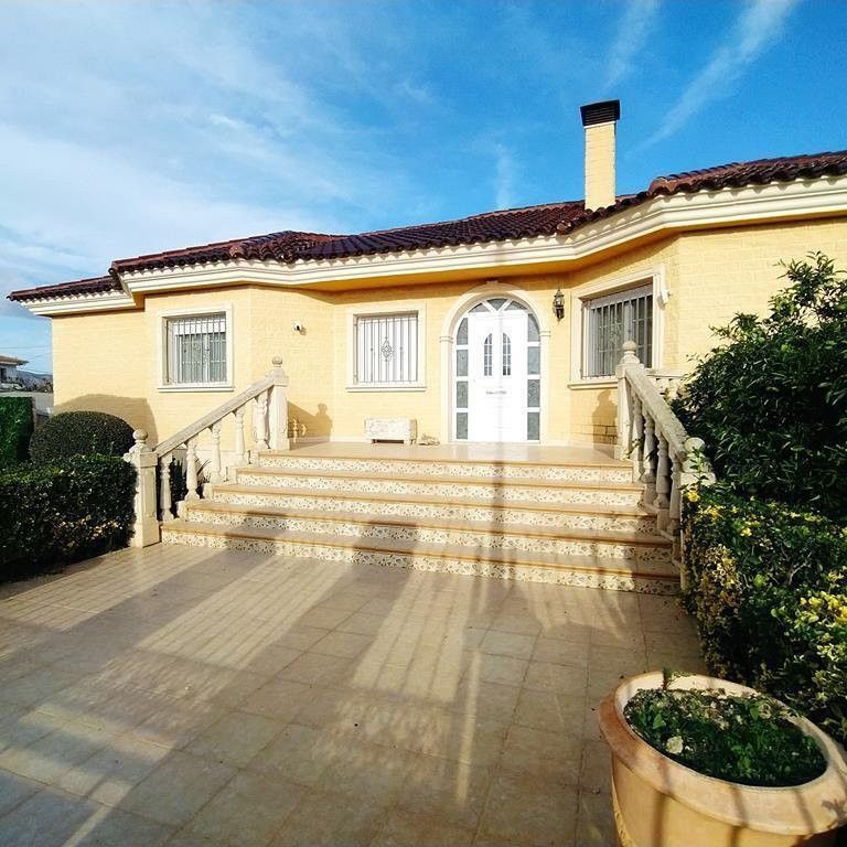 Property photo 1 of 50