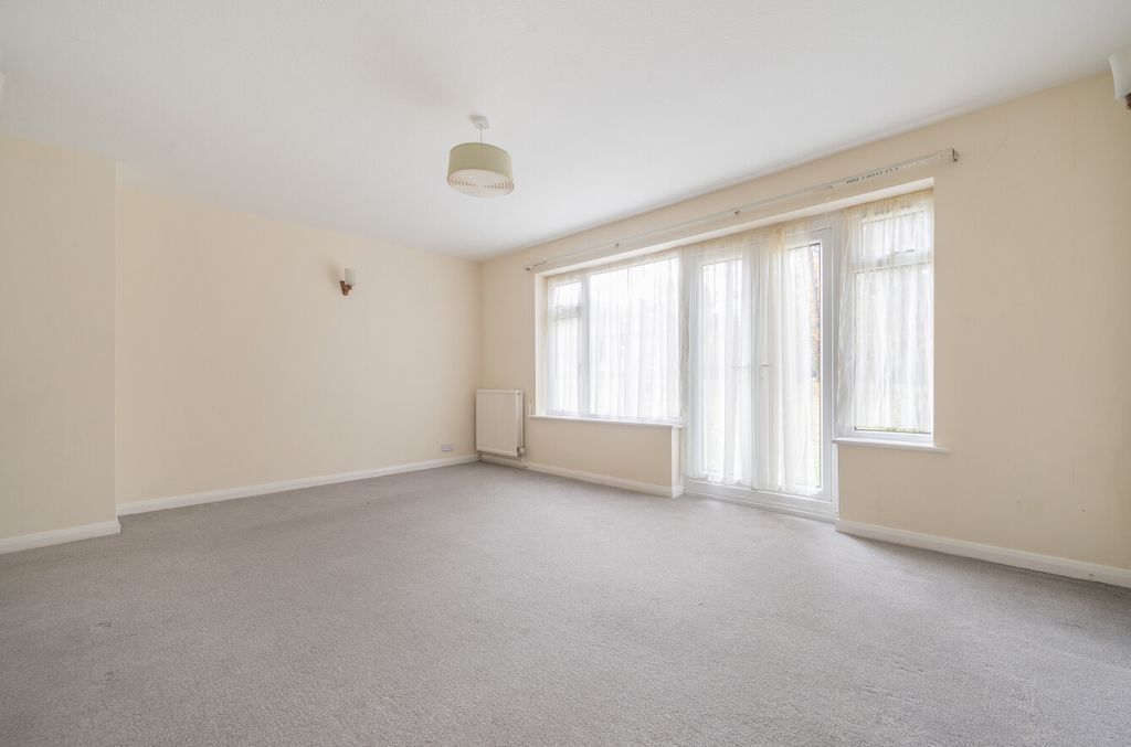 Property photo 2 of 14 1375093-2-690894B...