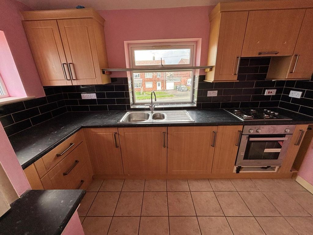 Property photo 2 of 11 Kitchen