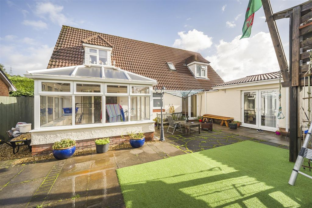 Property photo 3 of 27