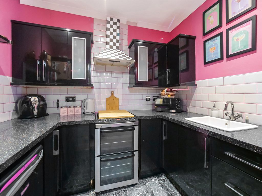 Property photo 3 of 21 Picture No. 09