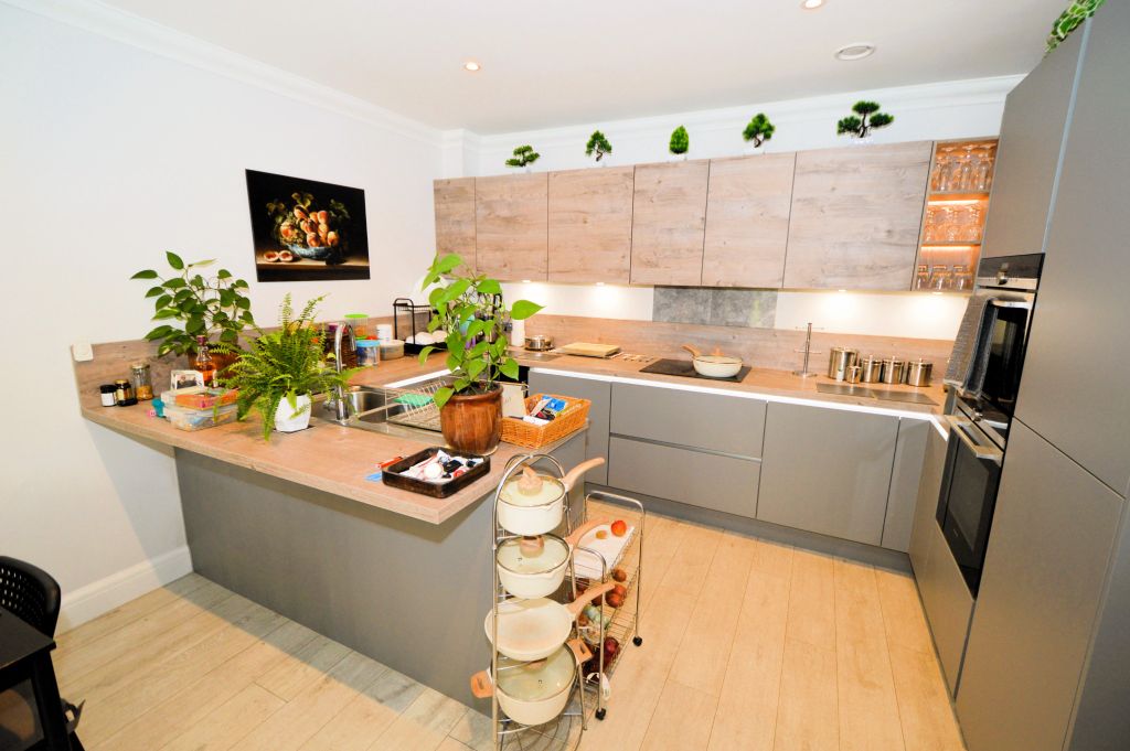 Property photo 2 of 19 Kitchen