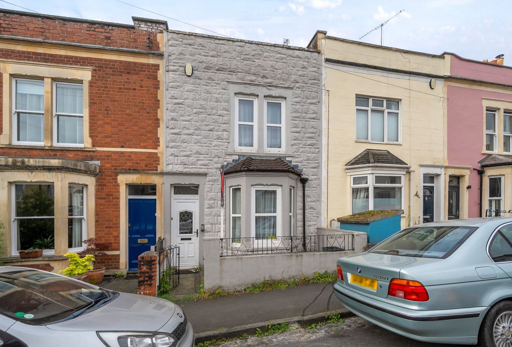 Property photo 2 of 16 4-1296097-3-682Ae...