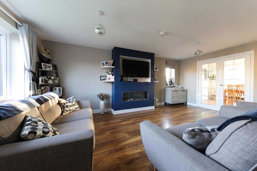 Property photo 2 of 24 Lounge.Jpg