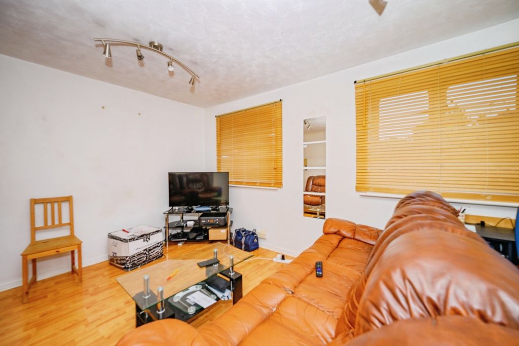 Property photo 3 of 9 Photo