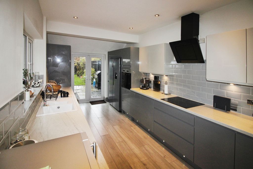 Property photo 1 of 25 Kitchen..Jpg