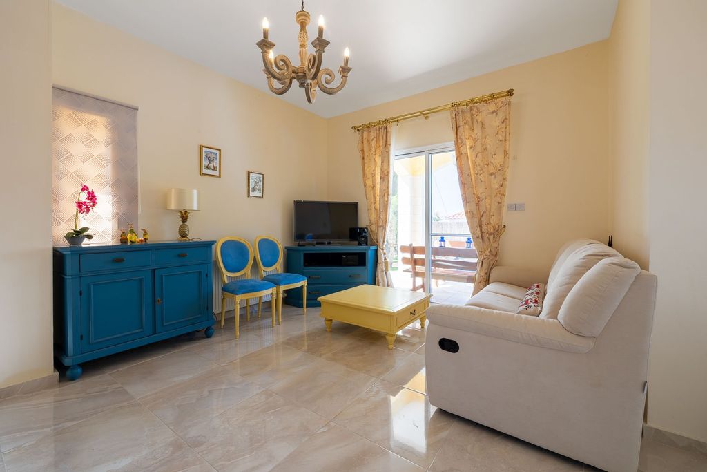 Property photo 2 of 29