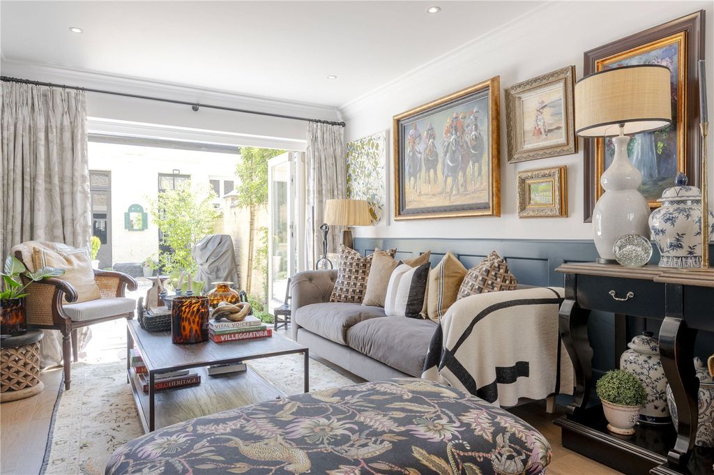 Property photo 3 of 15 Sitting Room