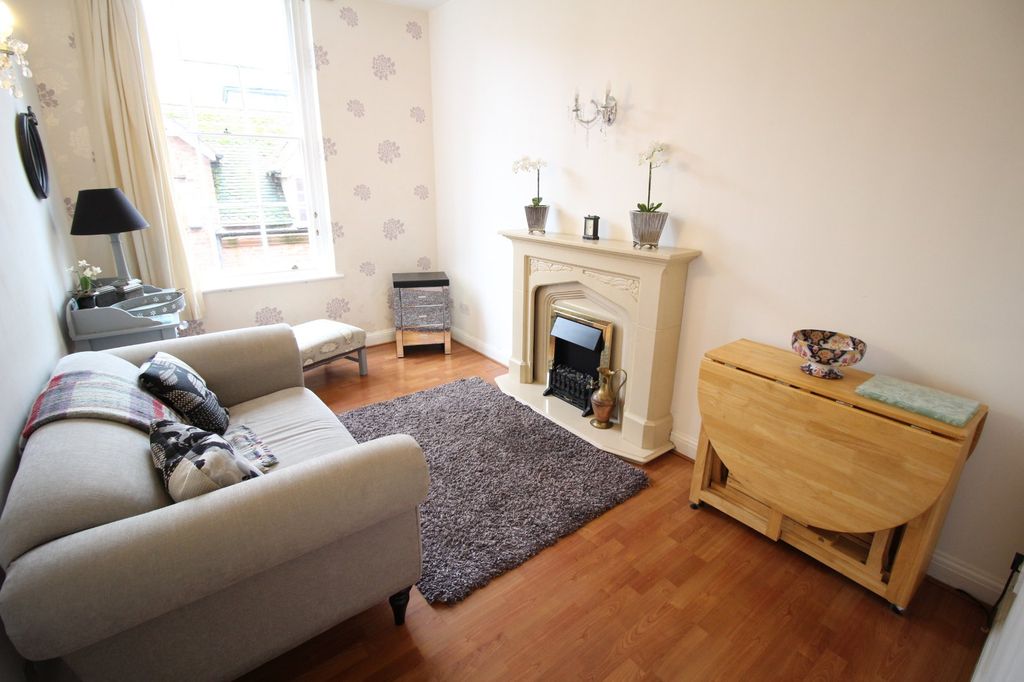 Property photo 3 of 11 Lounge