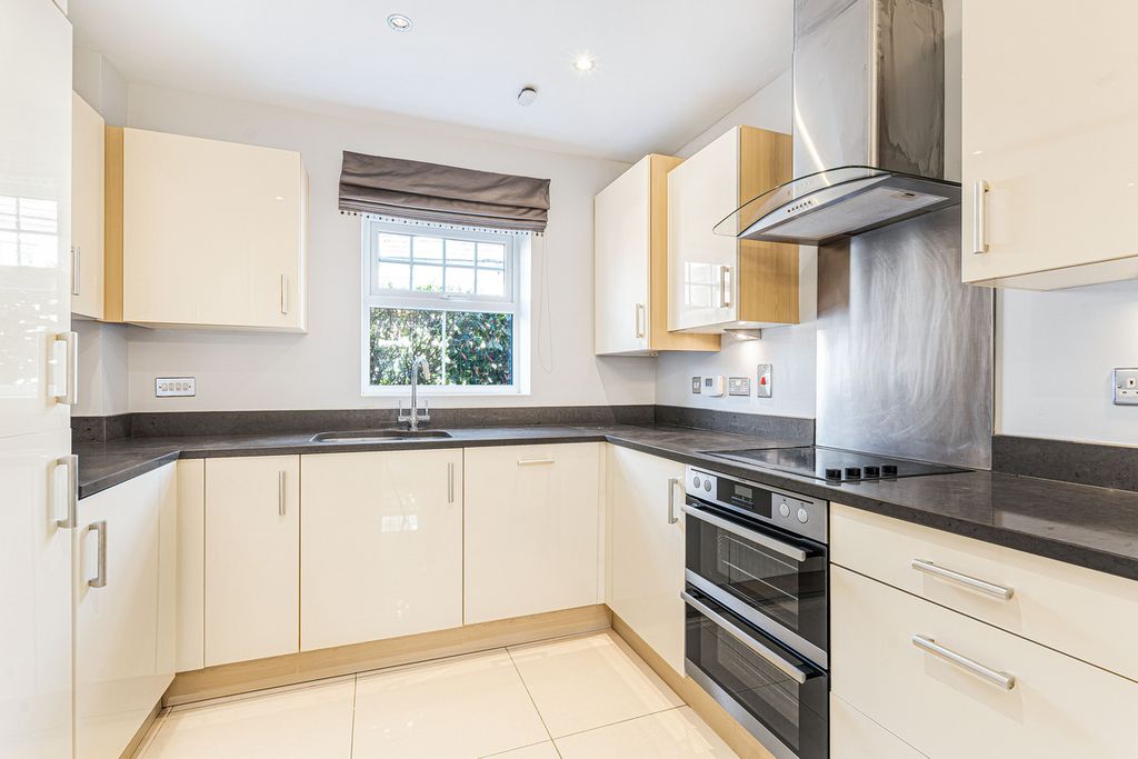 Property photo 2 of 26