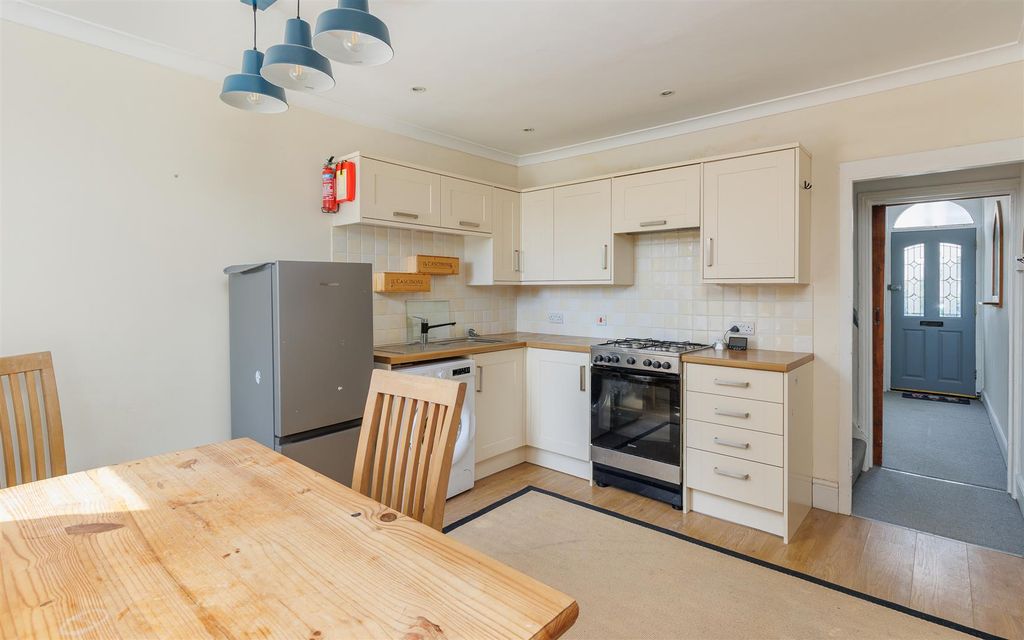 Property photo 2 of 19 Light And Airy Throughout