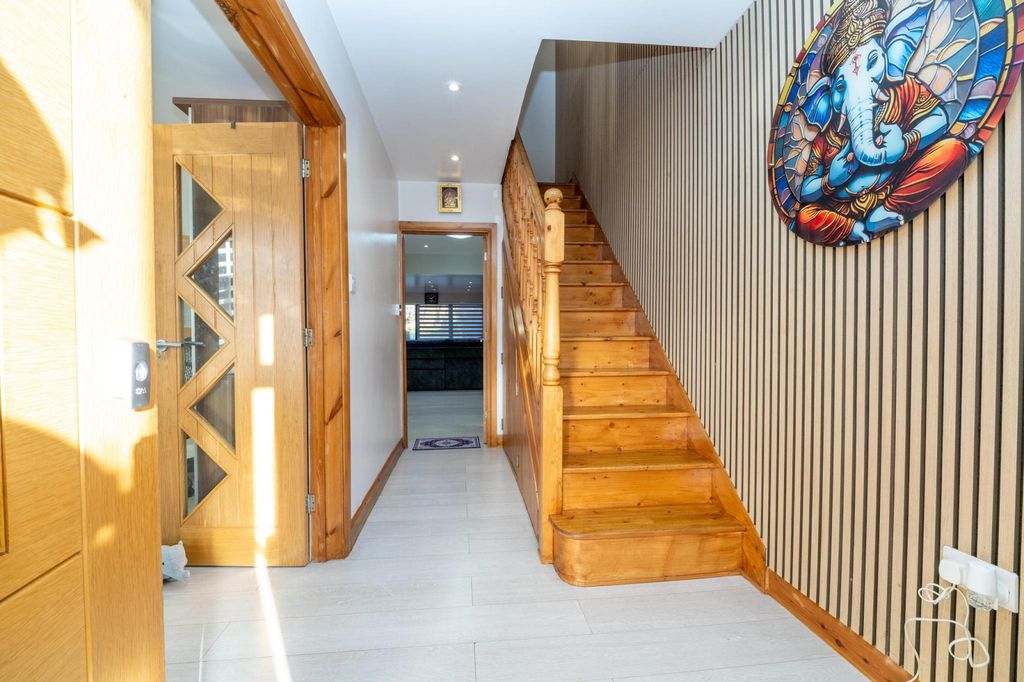 Property photo 2 of 14 Gallery