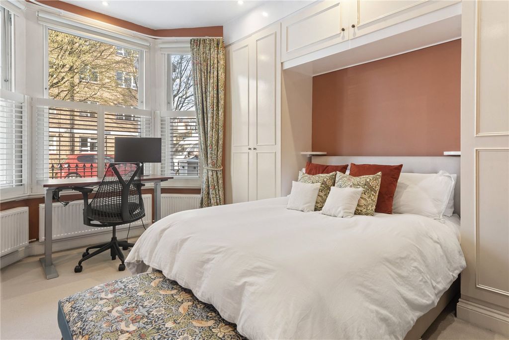 Property photo 3 of 10 Bedroom