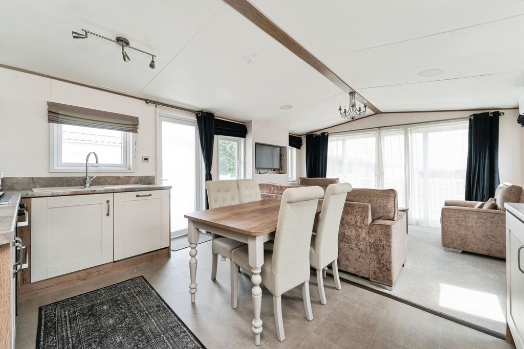 Property photo 2 of 21 Pbox-Img.Jpg