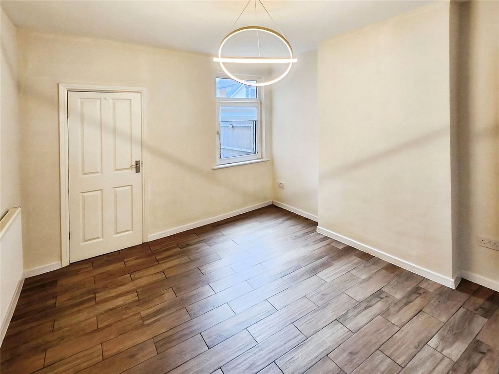 Property photo 2 of 9 Lounge