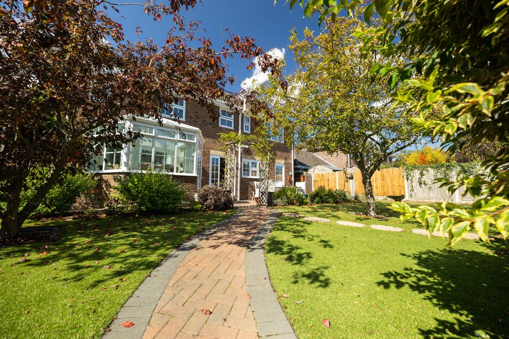 Property photo 3 of 42