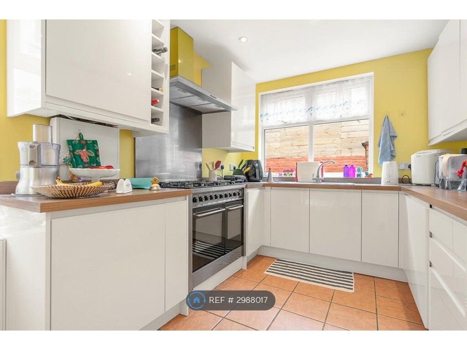 Property photo 3 of 20 Kitchen