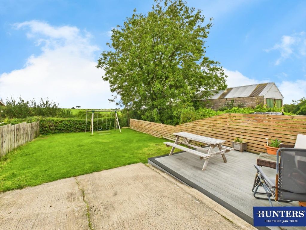 Property photo 2 of 24 Front Garden