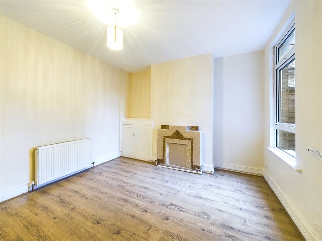 Property photo 3 of 11 Picture No. 19