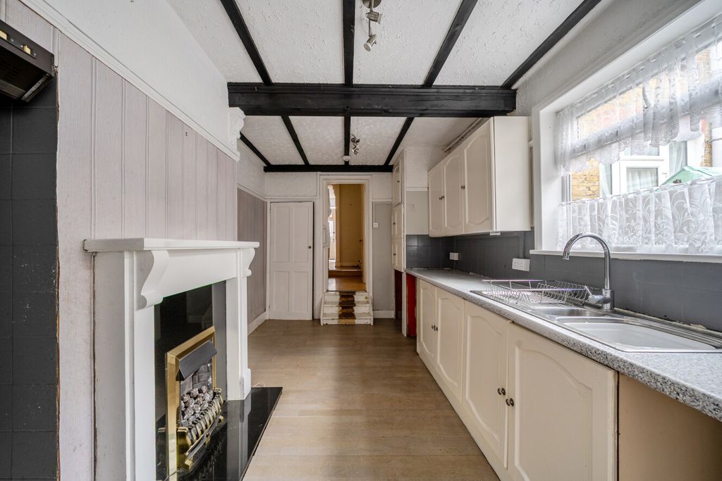 Property photo 3 of 9 1538899-15-1A16A4...