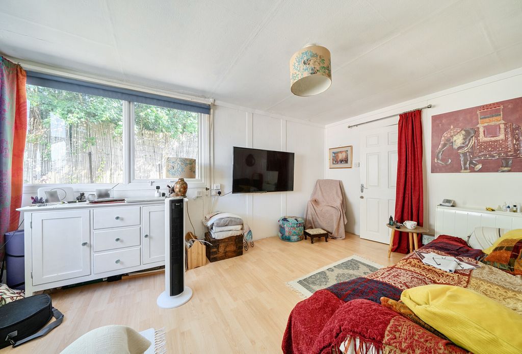 Property photo 3 of 18 1488299-13-6A4Fcf...