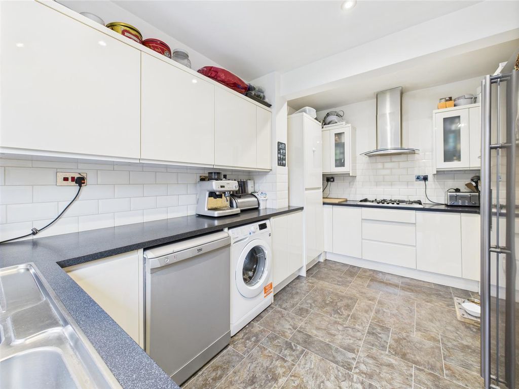 Property photo 3 of 12 Cam05080G0-Pr0091-Still027.Jpg