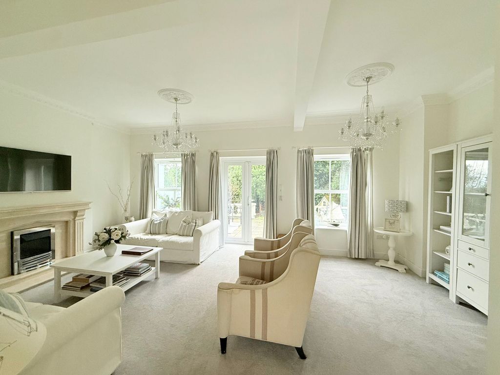 Property photo 3 of 27