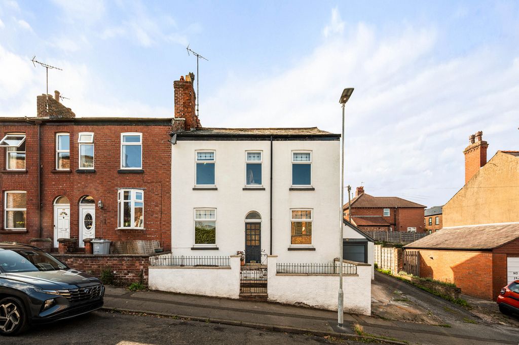 Property photo 1 of 32