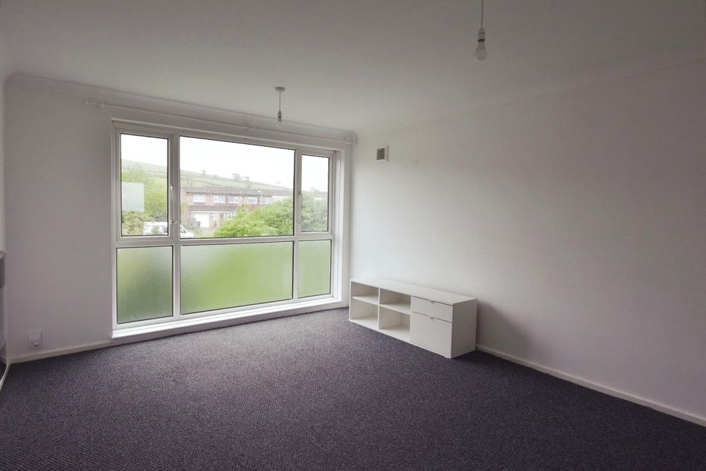 Property photo 3 of 9 Living Room