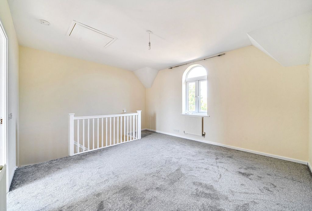 Property photo 1 of 11 Bedroom 1