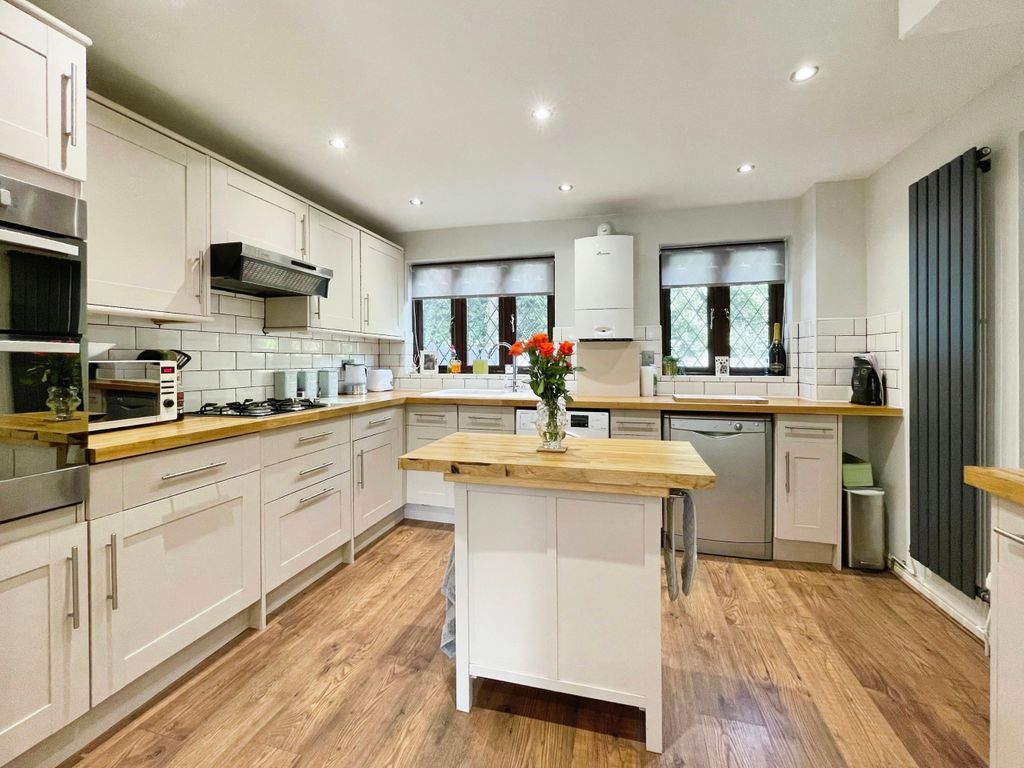 Property photo 3 of 17 Kitchen