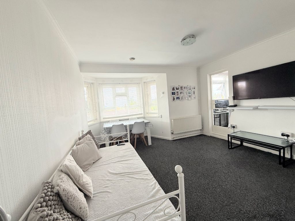 Property photo 2 of 11 2348312